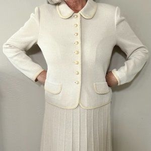 Vintage, classic and classy ivory Castleberry knit 2-piece suit